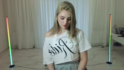 Ela online show from 03/30/26, 09:54