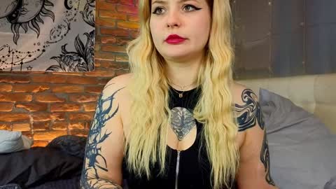 Lina online show from 12/27/24, 11:06