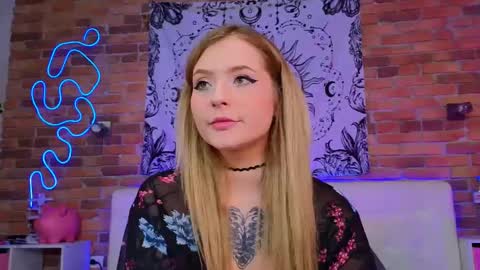 Lina online show from 02/17/25, 08:04