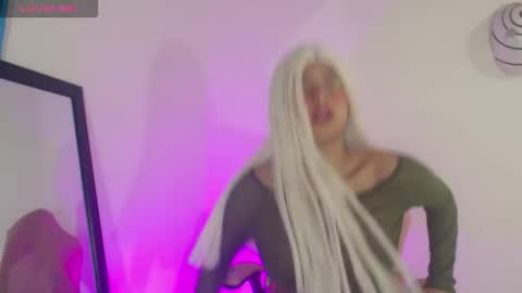 Snapshot of elaine_forger chatting on 12/16/25, 08:08 Valentina online show from 12/16/25, 08:08