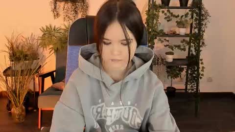 Your sweet girl online show from 12/14/25, 10:36