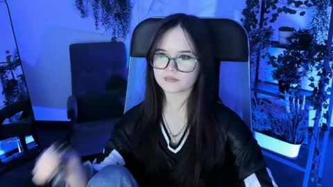 Snapshot of elainebeness chatting on 04/28/26, 04:34 Your sweet girl online show from 04/28/26, 04:34