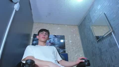 Snapshot of elangiraldo chatting on 04/28/26, 11:21 Elan Giralon online show from 04/28/26, 11:21