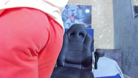 Snapshot of elangiraldo chatting on 05/19/26, 11:22 Elan Giralon online show from 05/19/26, 11:22