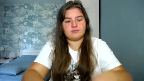 Snapshot of elanis_blair chatting on 09/19/25, 09:00 Elanis online show from 09/19/25, 09:00