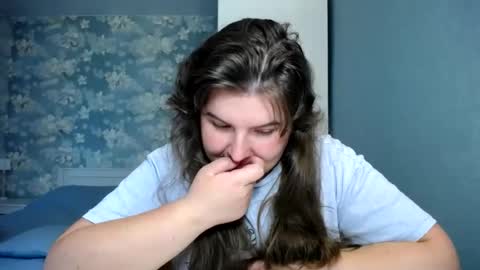 Snapshot of elanis_blair chatting on 06/20/26, 05:38 Elanis online show from 06/20/26, 05:38
