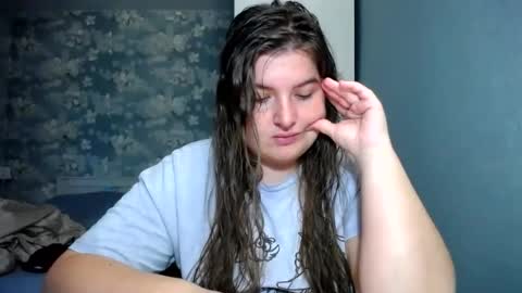 Snapshot of elanis_blair chatting on 07/11/26, 04:21 Elanis online show from 07/11/26, 04:21
