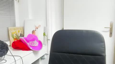 elararossy online show from 12/18/25, 06:25