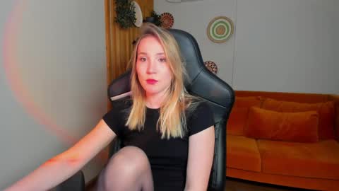 elaravoltage online show from 04/05/26, 05:04