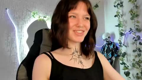 elastikiss online show from 04/15/26, 07:48