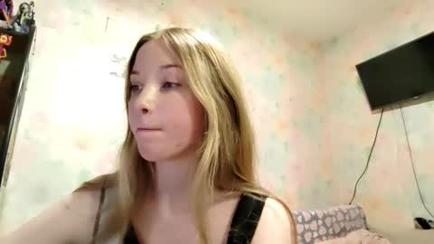 Snapshot of elaynecinco chatting on 02/13/26, 11:06 MIa online show from 02/13/26, 11:06