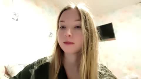 Snapshot of elaynecinco chatting on 02/20/26, 01:44 MIa online show from 02/20/26, 01:44