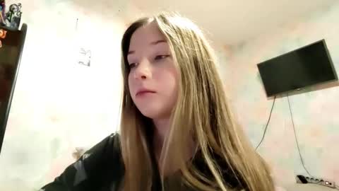 Snapshot of elaynecinco chatting on 02/21/26, 04:24 MIa online show from 02/21/26, 04:24