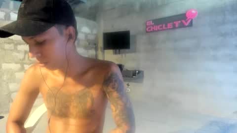 Snapshot of elchicletv chatting on 01/30/25, 08:53 El CHICLE TV - SHOW online show from 01/30/25, 08:53