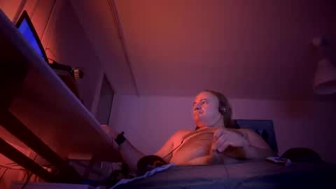 Snapshot of elcretinmo chatting on 12/14/24, 02:34 elcretinmo online show from 12/14/24, 02:34