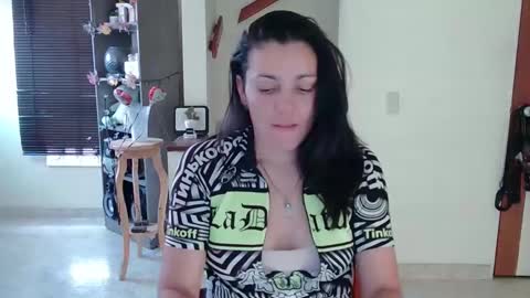 Karina and Melisa online show from 02/04/25, 09:31