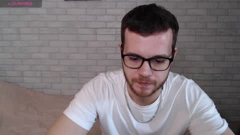 Snapshot of electric_smile chatting on 04/27/26, 12:14 Alex online show from 04/27/26, 12:14