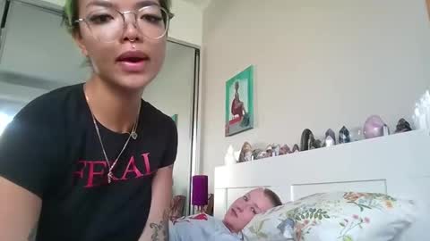 Azra online show from 04/01/26, 11:02