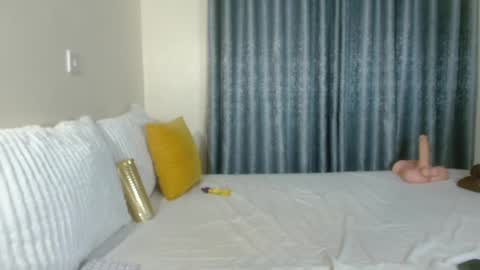 Nika online show from 02/12/25, 01:06