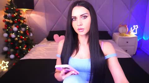 elegant_mysterious online show from 12/15/25, 08:57