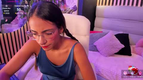 Snapshot of elegant_rouse chatting on 11/21/25, 09:13 Rouse online show from 11/21/25, 09:13