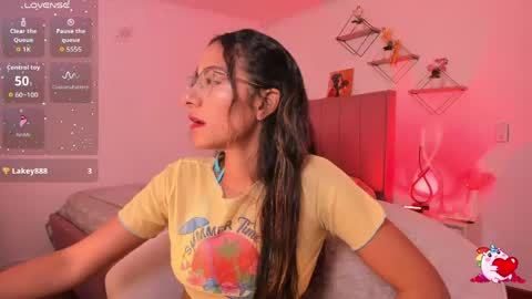 Snapshot of elegant_rouse chatting on 05/17/26, 07:43 Rouse online show from 05/17/26, 07:43