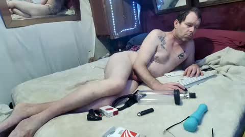 Snapshot of elegantdeviance69 chatting on 01/31/25, 03:00 ElegantDeviance69 online show from 01/31/25, 03:00