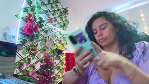 Snapshot of elektra_32 chatting on 01/03/25, 04:44 elektra online show from 01/03/25, 04:44