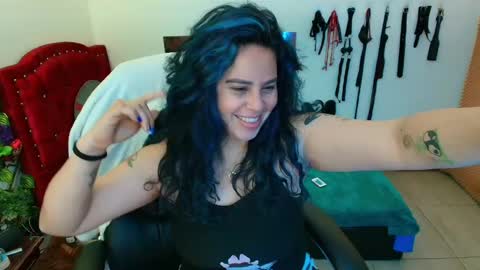 Snapshot of elektra_32 chatting on 02/17/25, 05:14 elektra online show from 02/17/25, 05:14