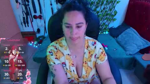 Snapshot of elektra_32 chatting on 10/23/25, 01:54 elektra online show from 10/23/25, 01:54