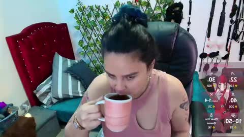 Snapshot of elektra_32 chatting on 10/31/25, 12:17 elektra online show from 10/31/25, 12:17