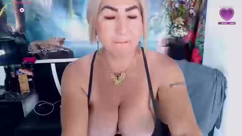 Snapshot of elektra_4_you chatting on 10/20/25, 02:50 XIOMY give LIKE on my page online show from 10/20/25, 02:50