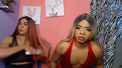 Snapshot of elektra_and_lulu chatting on 12/24/24, 04:40 elektra_and_lulu online show from 12/24/24, 04:40