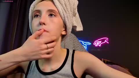 Snapshot of elen__moore chatting on 07/03/26, 05:36 Elen online show from 07/03/26, 05:36