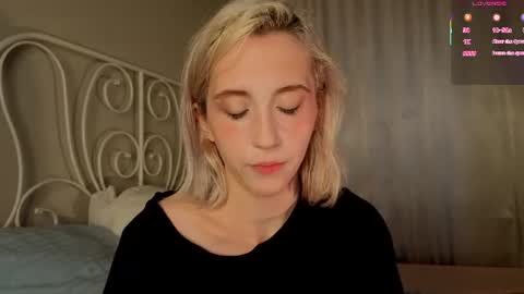 Snapshot of elen__moore chatting on 07/18/26, 06:17 Elen online show from 07/18/26, 06:17
