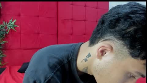 Snapshot of elena_and_derek chatting on 12/19/24, 03:29 Elena Derek online show from 12/19/24, 03:29