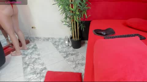 Snapshot of elena_and_derek chatting on 01/04/25, 07:34 Elena Derek online show from 01/04/25, 07:34