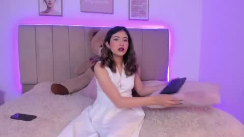 Snapshot of elena_dolce chatting on 04/29/26, 03:54 Elena online show from 04/29/26, 03:54