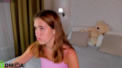 Snapshot of elena_grace chatting on 07/11/26, 09:49 Jenny online show from 07/11/26, 09:49