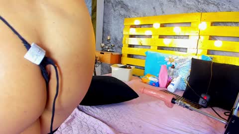 Snapshot of elena_mature chatting on 01/08/25, 10:37 Elena online show from 01/08/25, 10:37