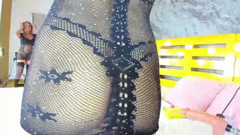 Snapshot of elena_mature chatting on 01/28/25, 01:18 Elena online show from 01/28/25, 01:18
