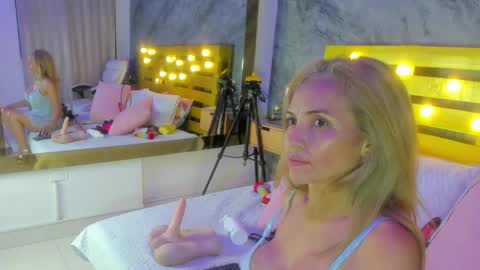 Snapshot of elena_mature chatting on 02/06/25, 01:38 Elena online show from 02/06/25, 01:38
