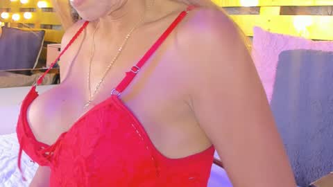 Snapshot of elena_mature chatting on 03/08/25, 07:20 Elena online show from 03/08/25, 07:20
