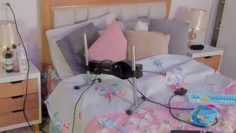 Snapshot of elena_mature chatting on 09/15/25, 06:41 Elena online show from 09/15/25, 06:41