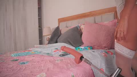Snapshot of elena_mature chatting on 09/22/25, 08:00 Elena online show from 09/22/25, 08:00