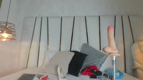 Elena online show from 04/20/26, 07:15