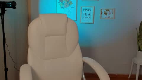 Snapshot of elena_ruiz chatting on 01/20/25, 09:01 Elena online show from 01/20/25, 09:01