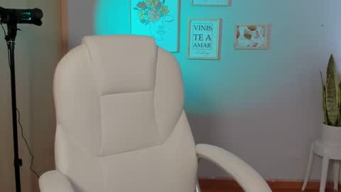 Snapshot of elena_ruiz chatting on 01/24/25, 08:11 Elena online show from 01/24/25, 08:11