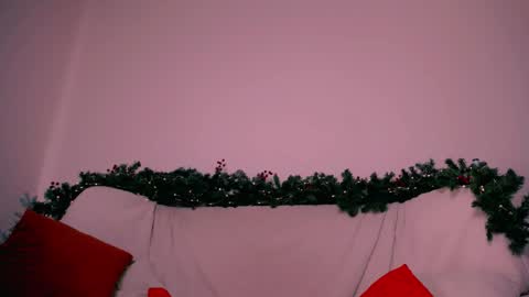 Snapshot of elenamonroe_ chatting on 12/14/25, 04:29 elenamonroe_ online show from 12/14/25, 04:29