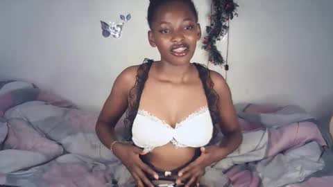 Snapshot of eleniedoll chatting on 02/17/26, 01:13 eleniedoll online show from 02/17/26, 01:13